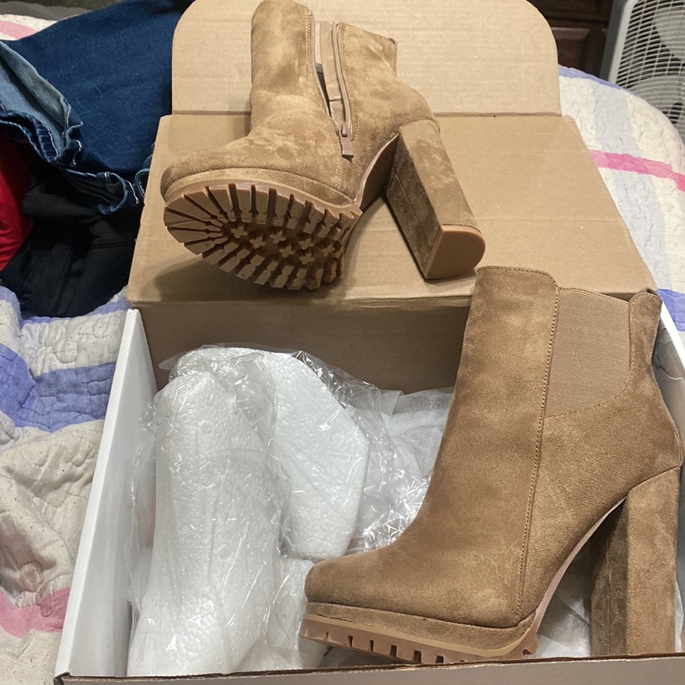 Boots - Picture 3 of 4